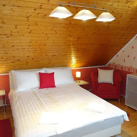 In - Balaton 40755 Tatil Evi Gyenesdiás