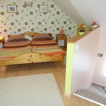 In - Balaton 40755 Tatil Evi Gyenesdiás